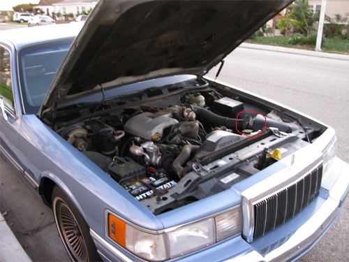 2011-05-16_001057_lincoln-town-car
